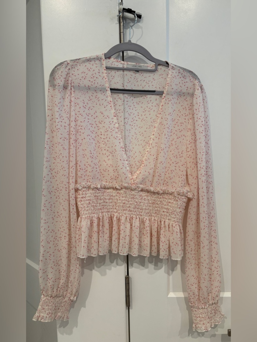Love Tree Light Pink Floral V-Neck Smocked-Waist Blouse. Size M